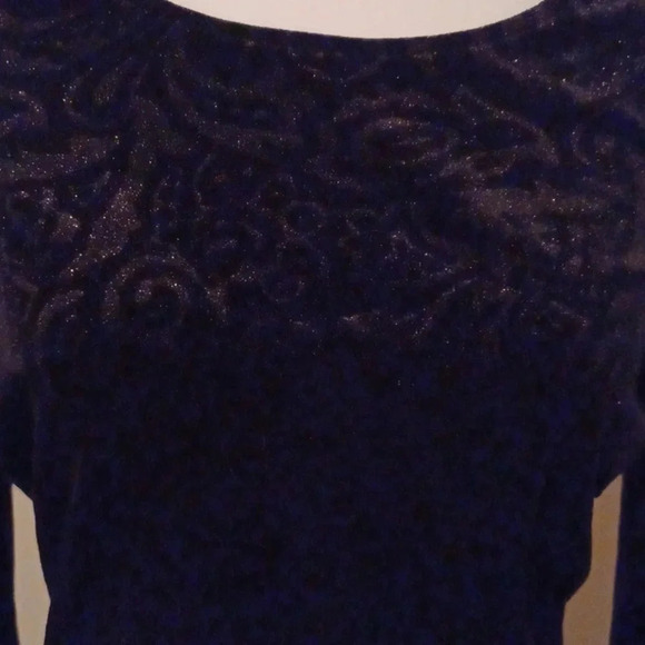 🌺Long black top with velvet like fabric and sparkles - Picture 5 of 8